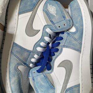 Hyper Royal Jordan Retro 1